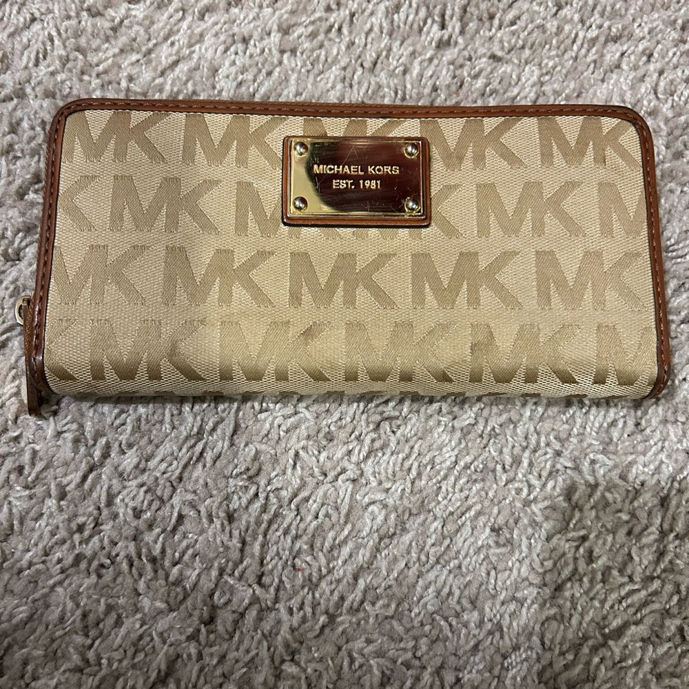 Michael kors wallet